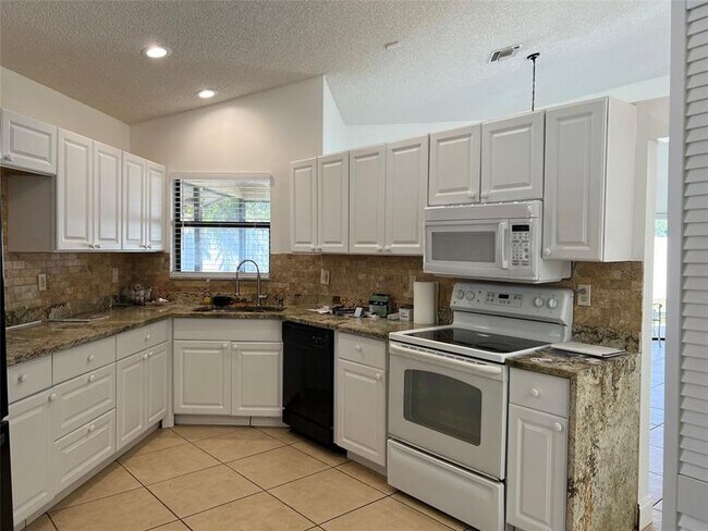 Building Photo - 371 Mohawk Ln