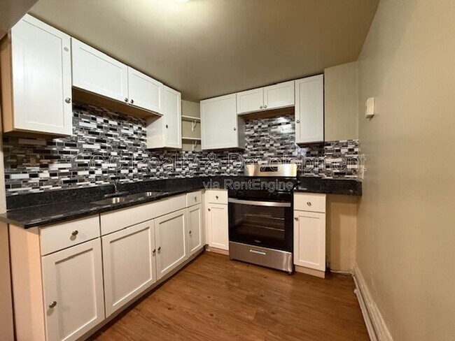 Building Photo - 214 Dupage St