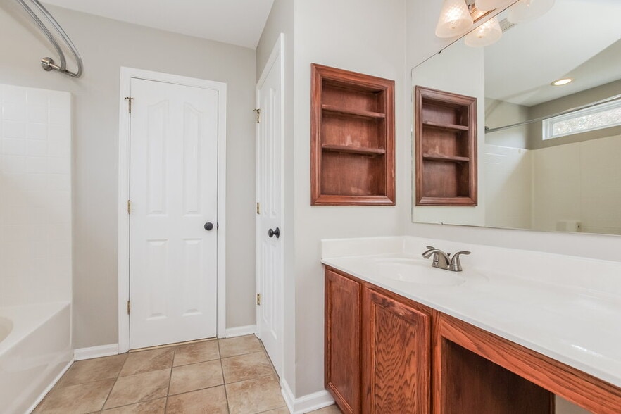Building Photo - 15327 De Havilland Dr