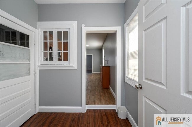 Building Photo - 307 Pershing Ave
