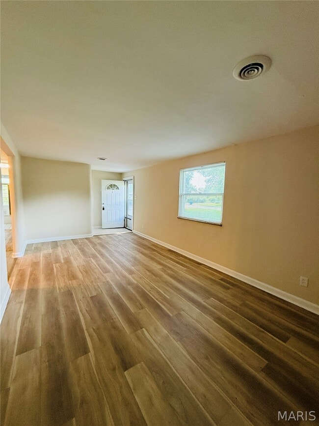 Building Photo - 544 Thurston Ave