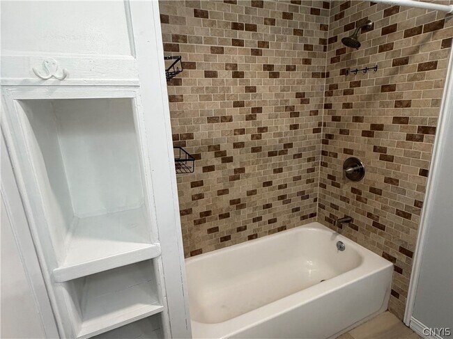 Building Photo - 107 Hadley Dr