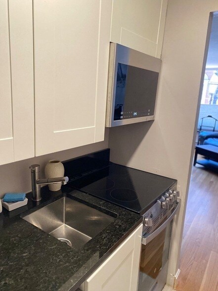 Building Photo - 34 Hancock St