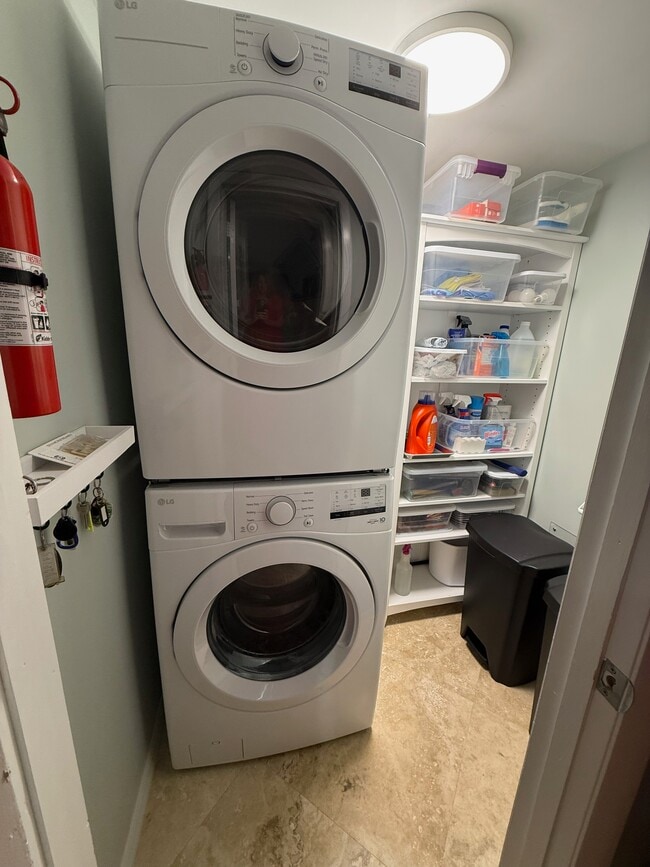 Building Photo - Hutchinson Island