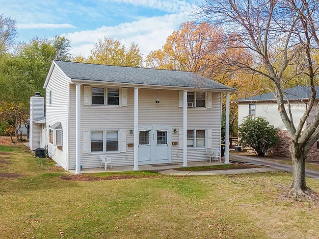 Building Photo - 913 S Linden St