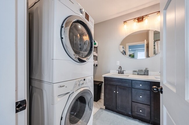 Building Photo - 17 Silva Ct