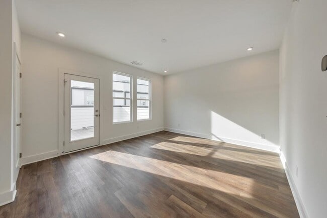 Building Photo - 515 Motivation Cir NW