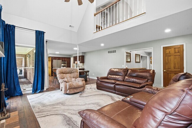 Building Photo - 1126 Somerset Ln