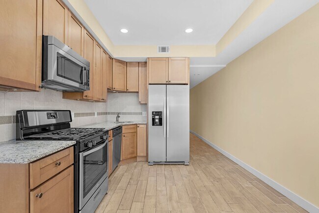 Building Photo - 212 E Chase St