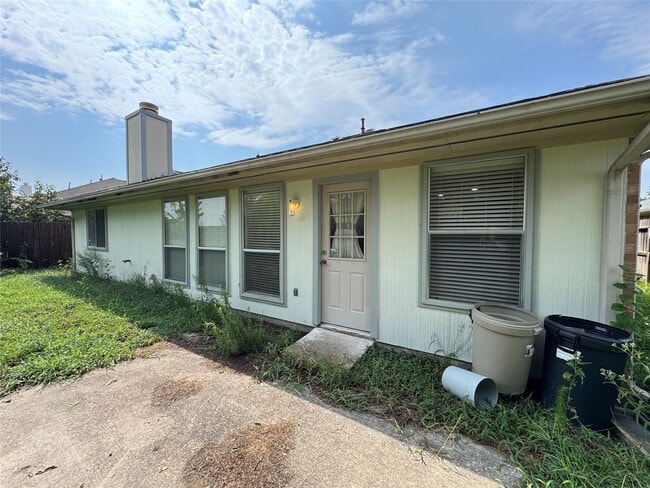 Building Photo - 6110 Villa Hills Dr