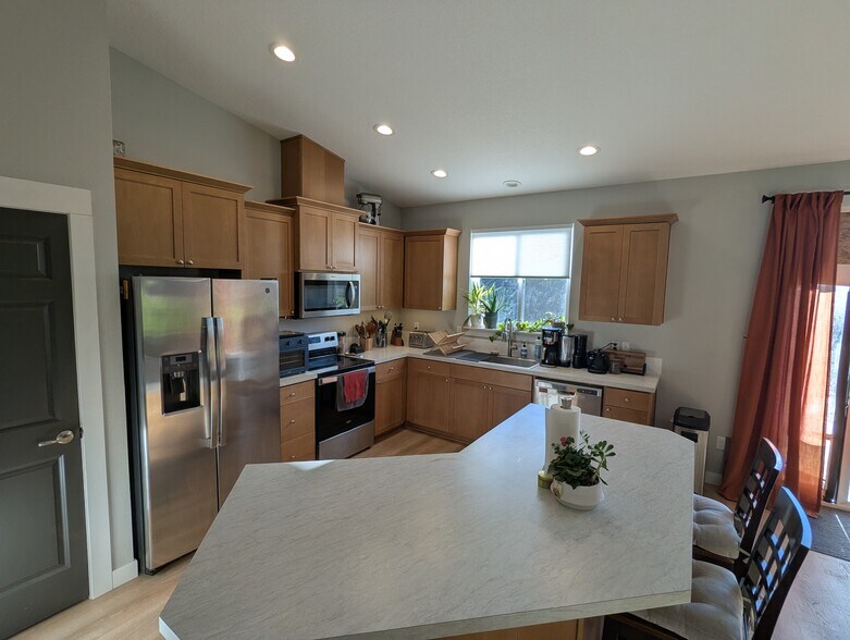 Building Photo - 342 Helens Ln