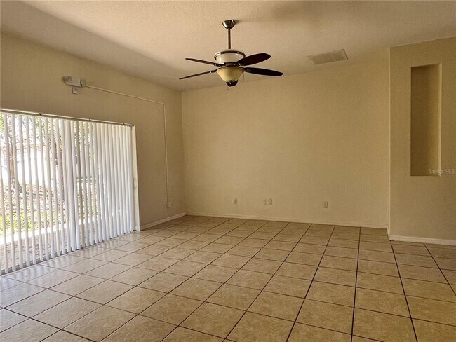 Building Photo - 209 Round Man St