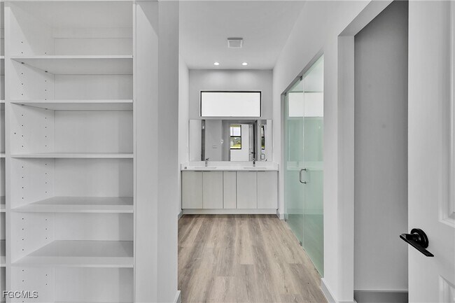 Building Photo - 1024 Halby Ave S