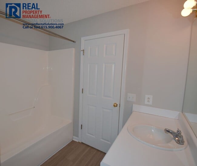 Building Photo - Adorable 2bd 2 ba home with fenced in yard and attached garage!