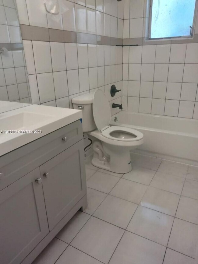 Building Photo - 7006 NW 78th Ave