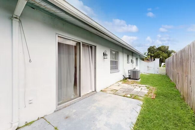Building Photo - 4017 Audubon Dr