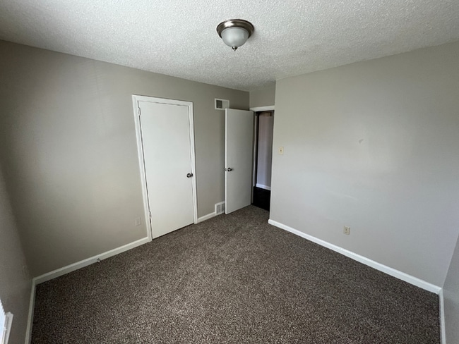 Building Photo - Charming 3BR/2BA Memphis Home | Hardwood Floors, 1-Car Garage & Fenced Yard