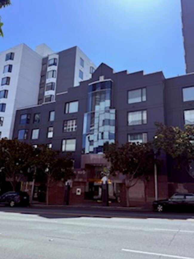 Building Photo - Furnished 1-Bedroom Garden Oasis at Bay Crest Condominiums | Rincon Hill