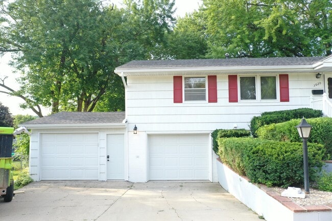 Building Photo - 3620 3rd Pl NW