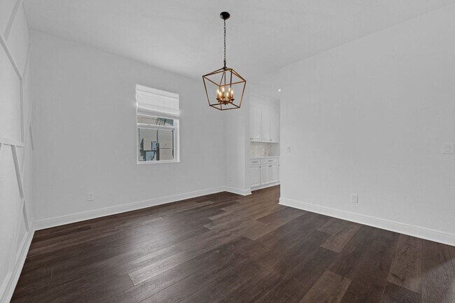 Building Photo - Gorgeous 4 bedroom/3.5 bath estate home fo...