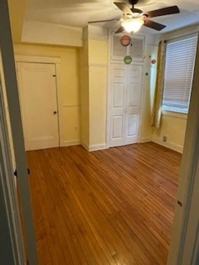 Building Photo - 2809 Paris Ave