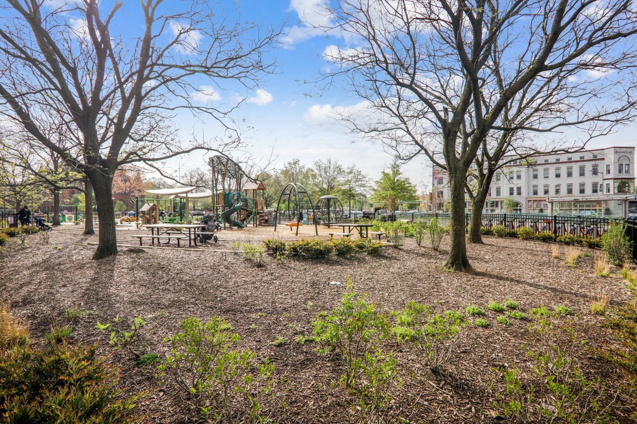 Building Photo - 1110 3rd St NE