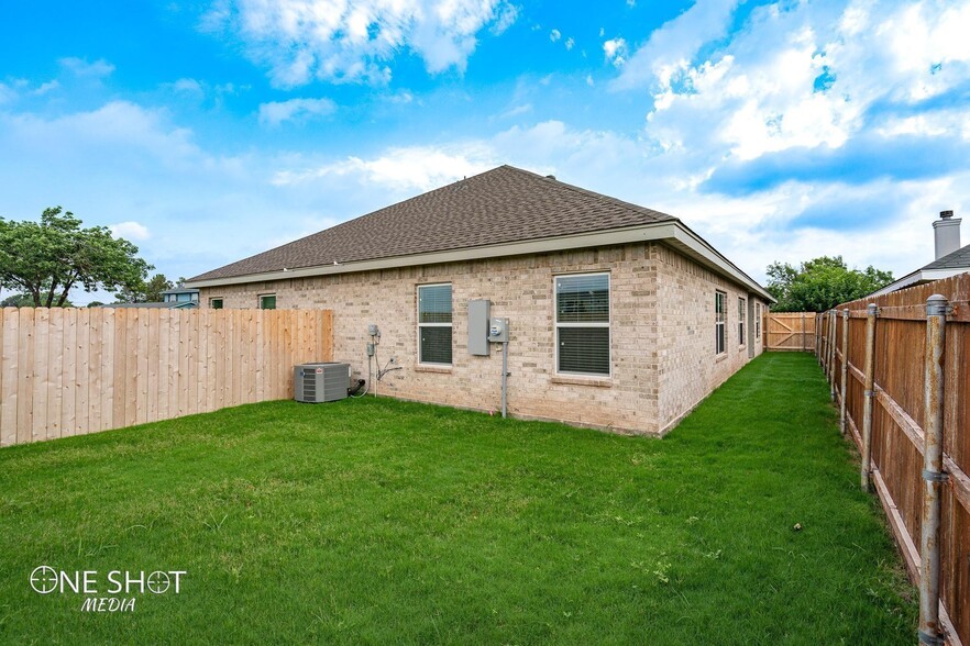 Building Photo - 2041 Patriot Commons Rd