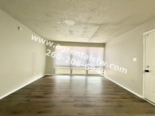 Building Photo - 3 Bedroom