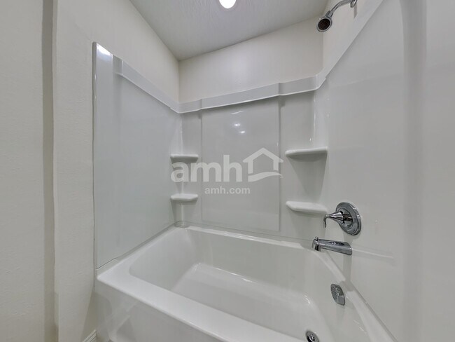 Building Photo - 60 Elcano Ln