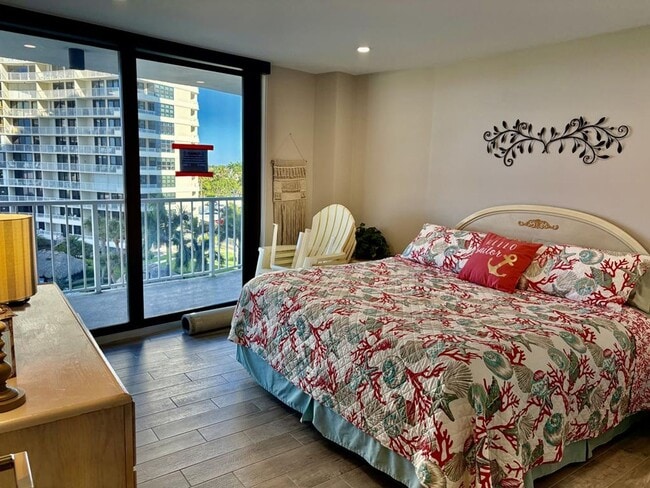 Building Photo - South Seas