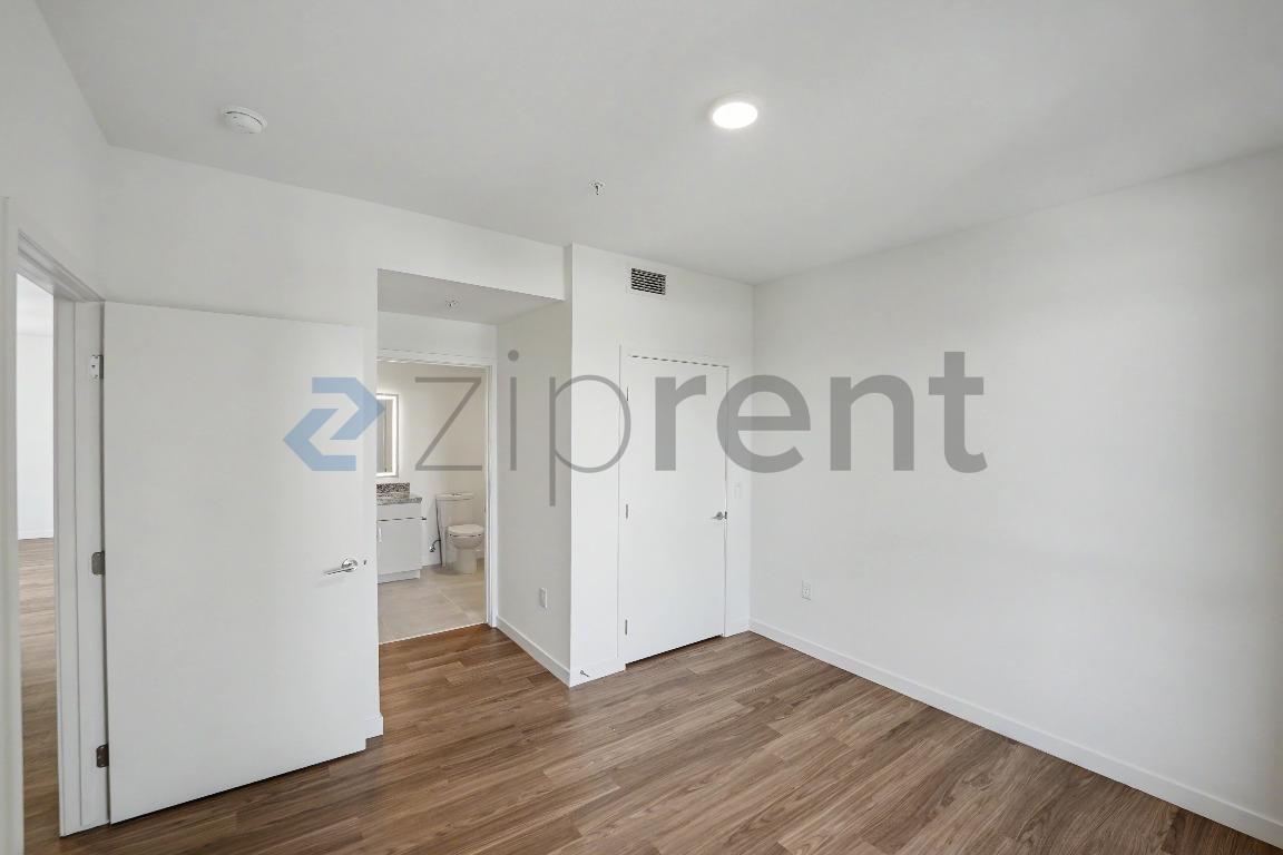 Building Photo - Unit 313