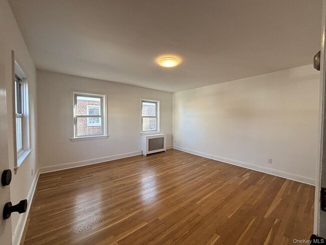 Building Photo - 14 Chamberlain Ave