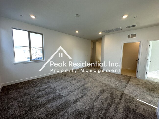 Building Photo - Brand New West Roseville 4bd/3.5ba with Se...
