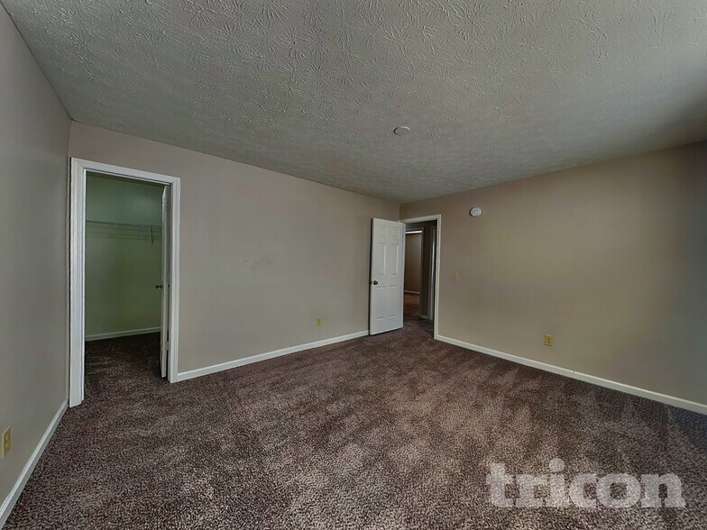 Building Photo - 614 Eastpointe Dr