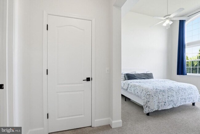 Building Photo - 13940 Greendale Dr