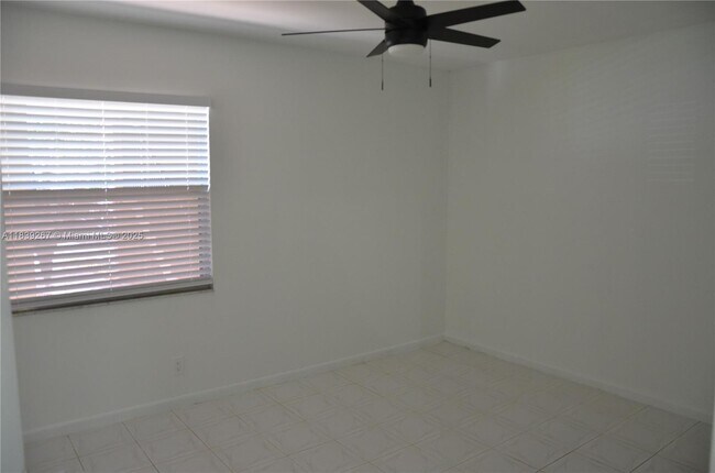 Building Photo - 1351 SW 125th Ave