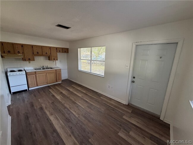 Building Photo - 7125 W Porpoise Dr