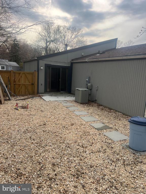 Building Photo - 2216 Sanibel Dr