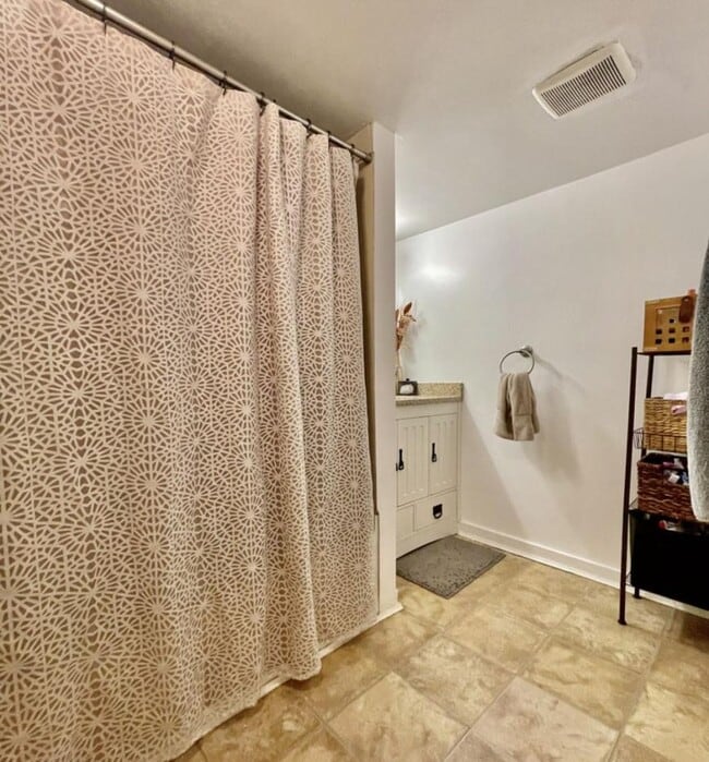 Building Photo - 2 bedroom in Chicago IL 60614