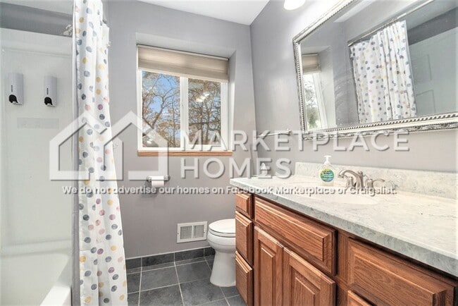 Building Photo - 340 Union Lake Rd