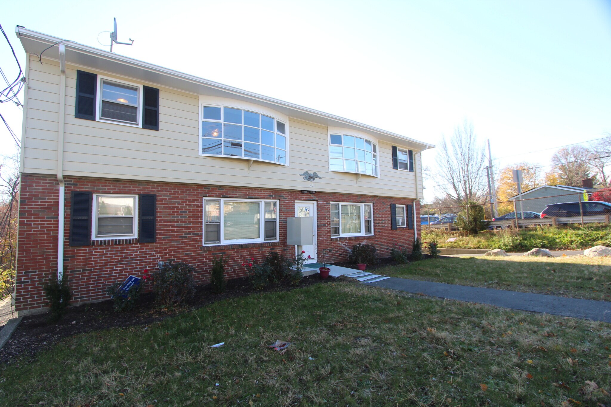 Building Photo - 123 Highland Ave