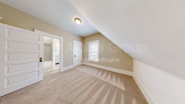 Building Photo - 2977 N Willamette Blvd