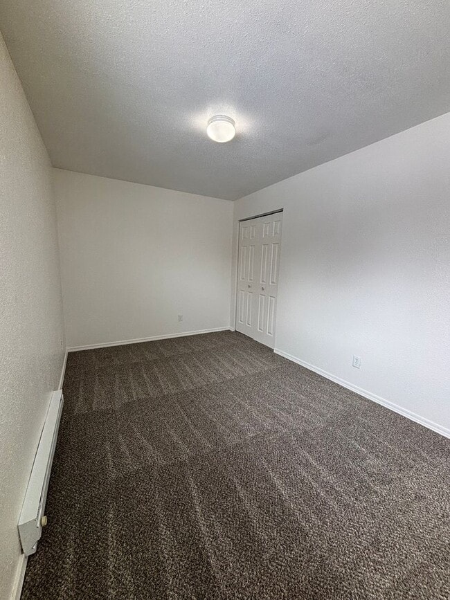 Building Photo - Duplex for Rent  Pet Friendly!