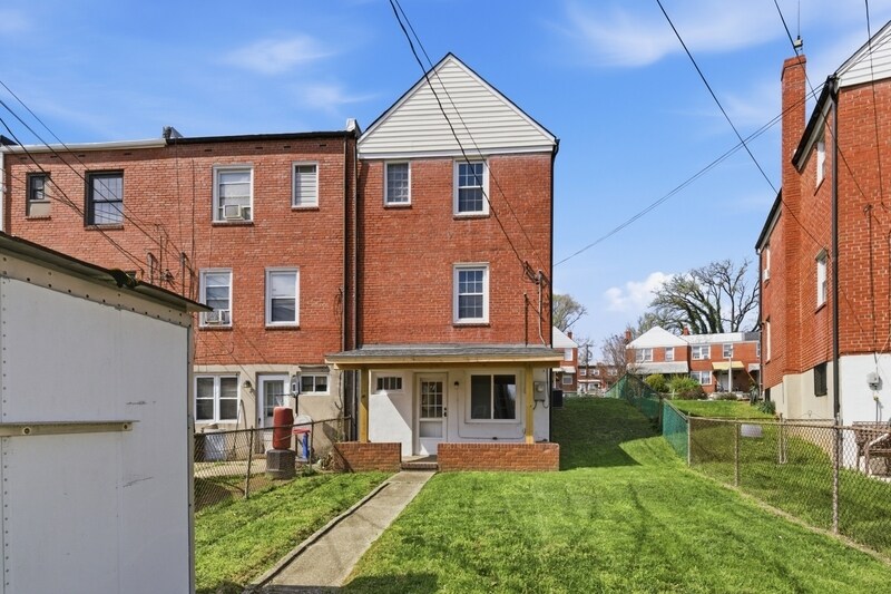 Building Photo - 627 Lucia Ave