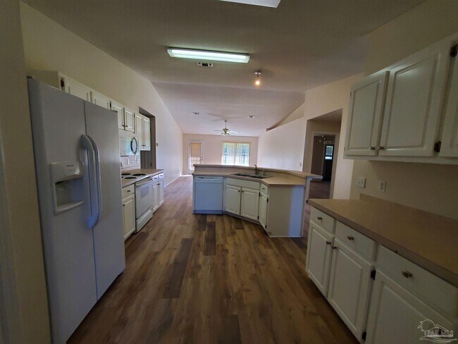 Building Photo - 2490 Vale Dr