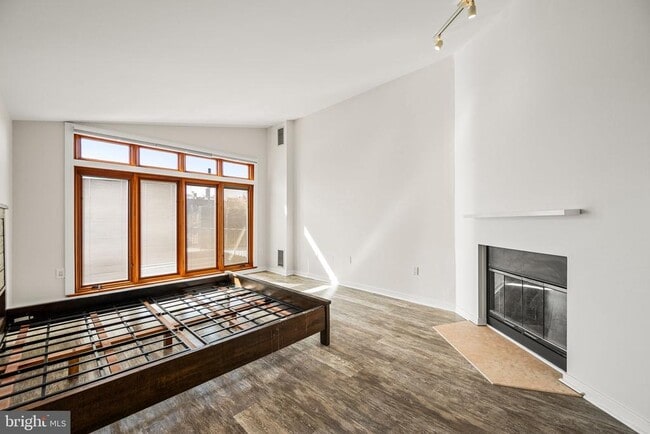 Building Photo - 438 Spruce St