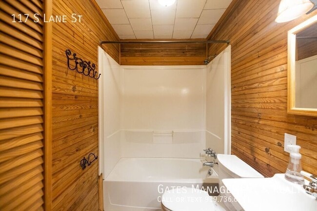 Building Photo - 117 S Lane St