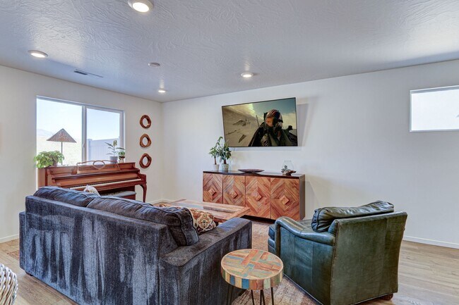 Building Photo - 3 BEDROOM Long Valley Townhome with all the Amenities