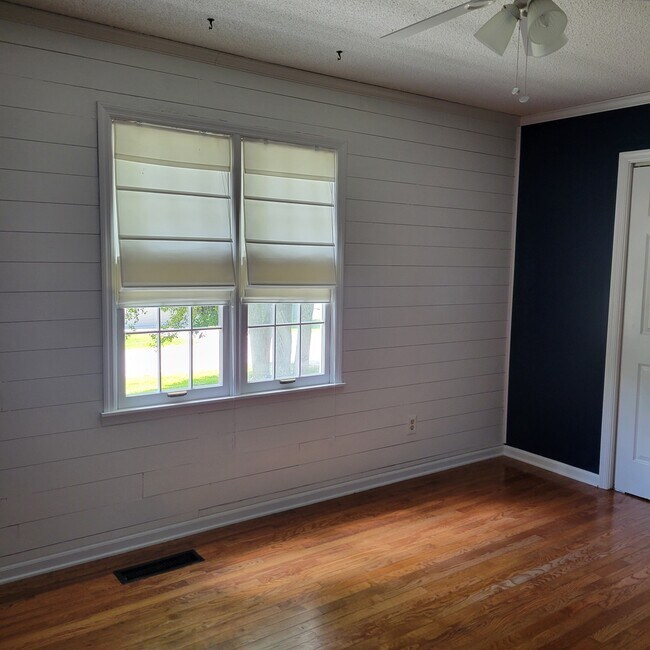 Building Photo - 110 Hilton Ln