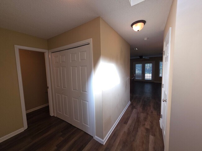 Building Photo - 435 Sandy Oak Dr